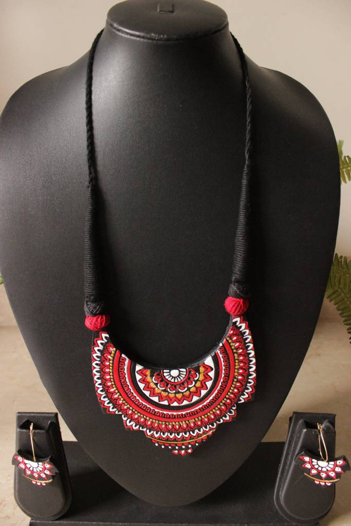 Intricately Detailed Black And Red Handcrafted Terracotta Clay Necklace Set : ALT-JEW-Wardrobe-211