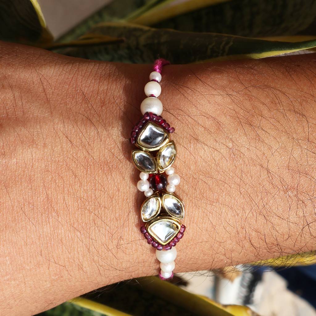 Kundan Noor Rakhi With Roli Chawal Capsules : ACJR096