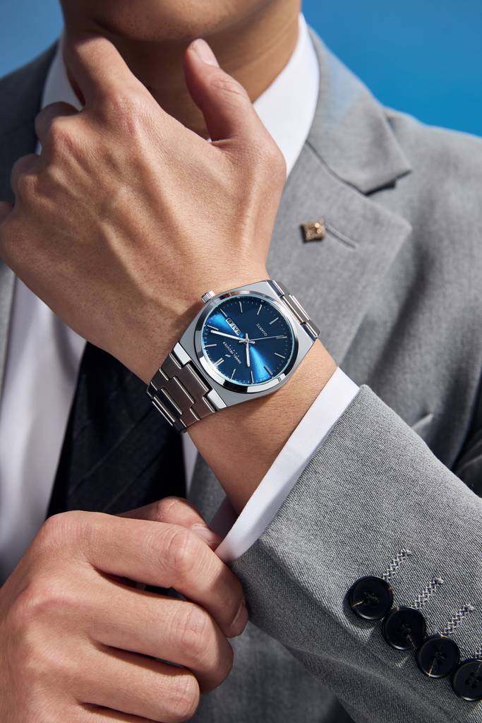 Daniel Hechter Paris Avenue Hoche Collection Modern Analog Watch For Men With Round Dial And Stainless Steel Band : DHM1004-33