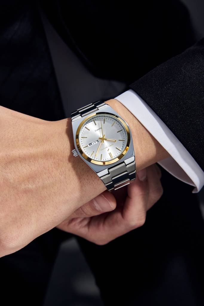 Daniel Hechter Paris Avenue Hoche Collection Modern Analog Watch For Men With Round Dial And Stainless Steel Band : DHM1004-44