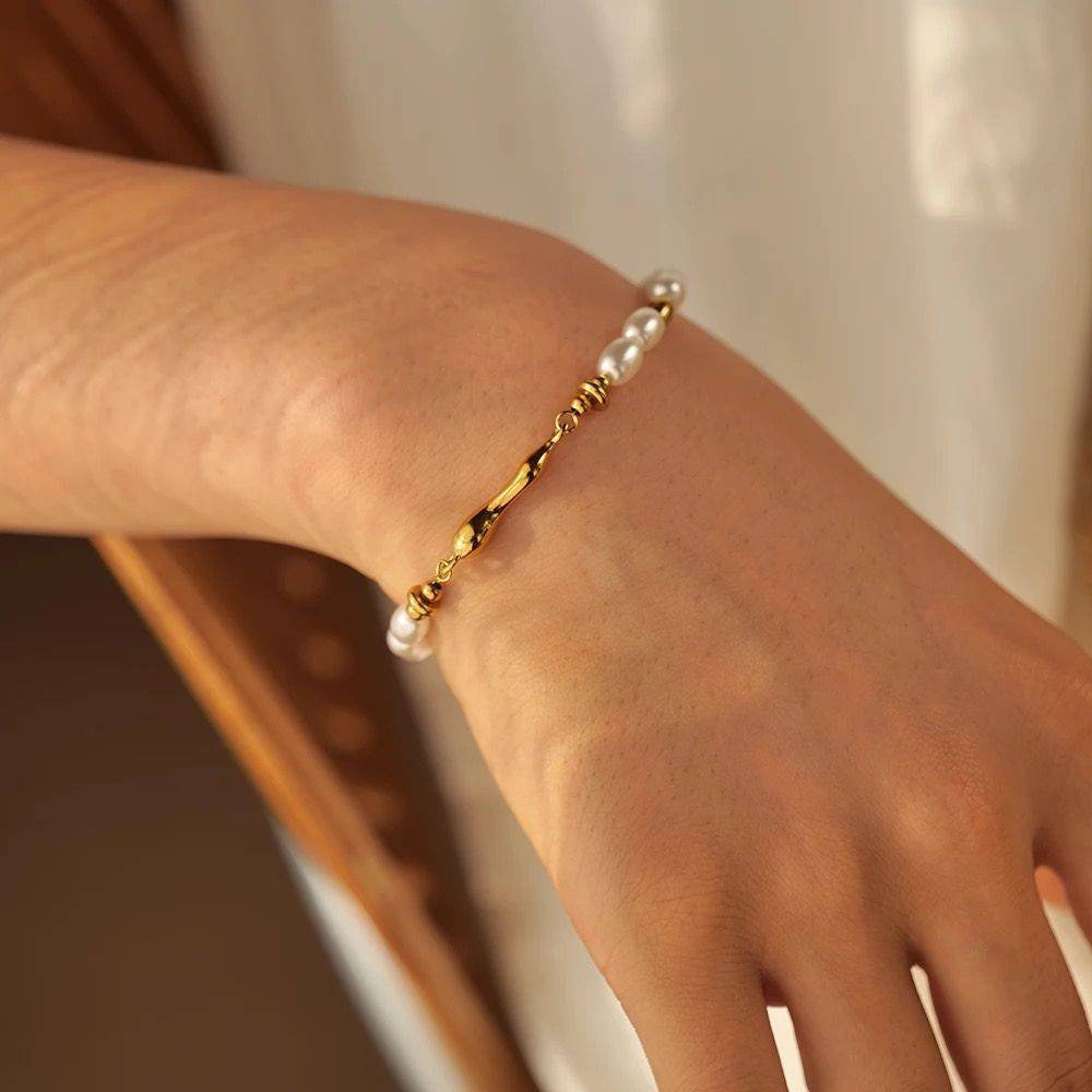 18Kt Gold Plated Glass Pearl Beads Chain Bracelet, Harper : INHARPER-1