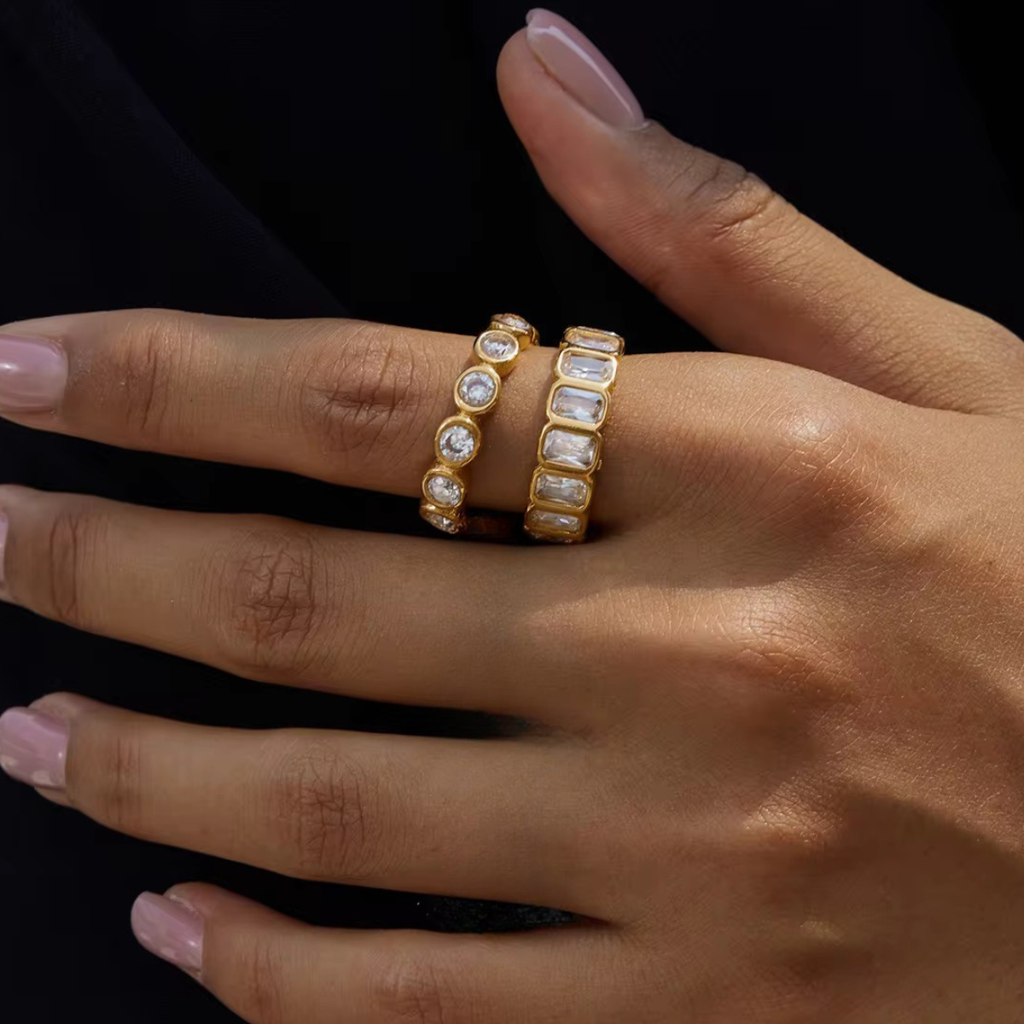 Round White Zircon Bezel Finger Ring, Ziya : INZIYA