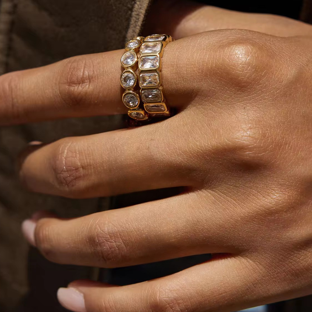 Round White Zircon Bezel Finger Ring, Ziya : INZIYA