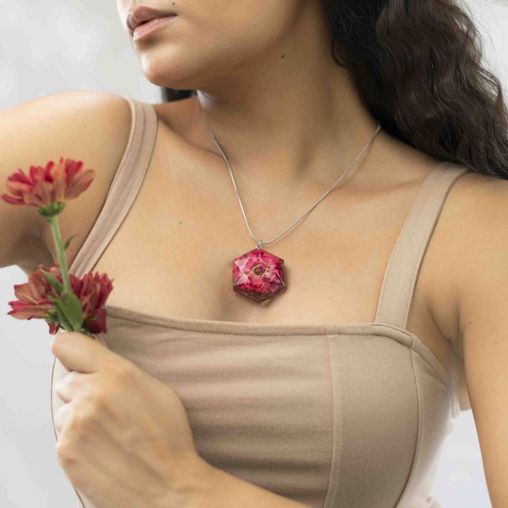 Blushing Quartz Necklace : BlushingQuartzNecklace