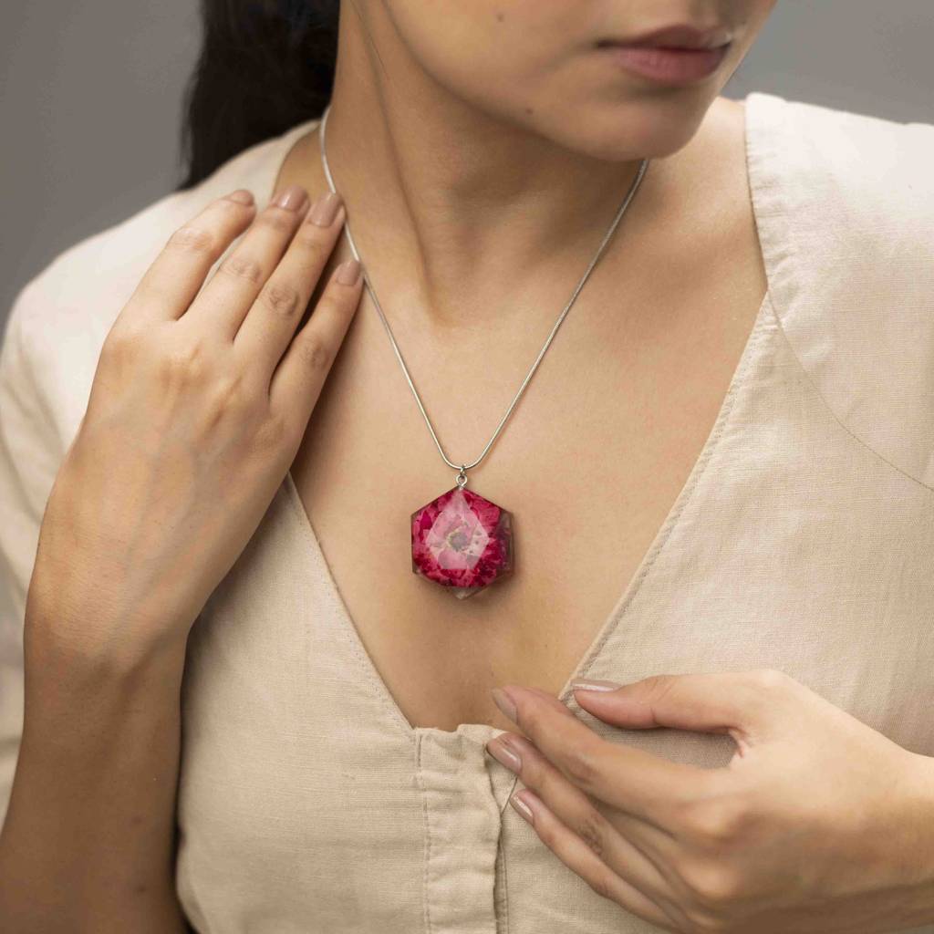 Blushing Quartz Necklace : BlushingQuartzNecklace