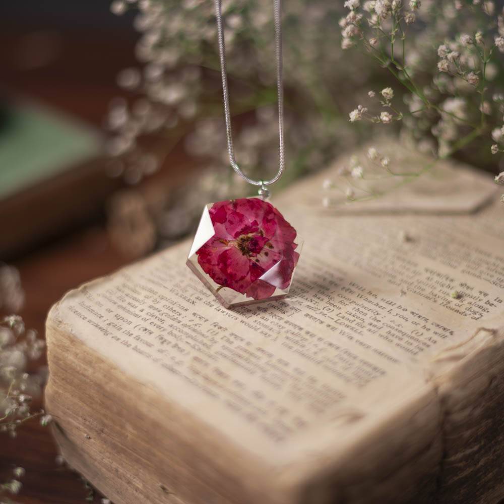 Blushing Quartz Necklace : BlushingQuartzNecklace