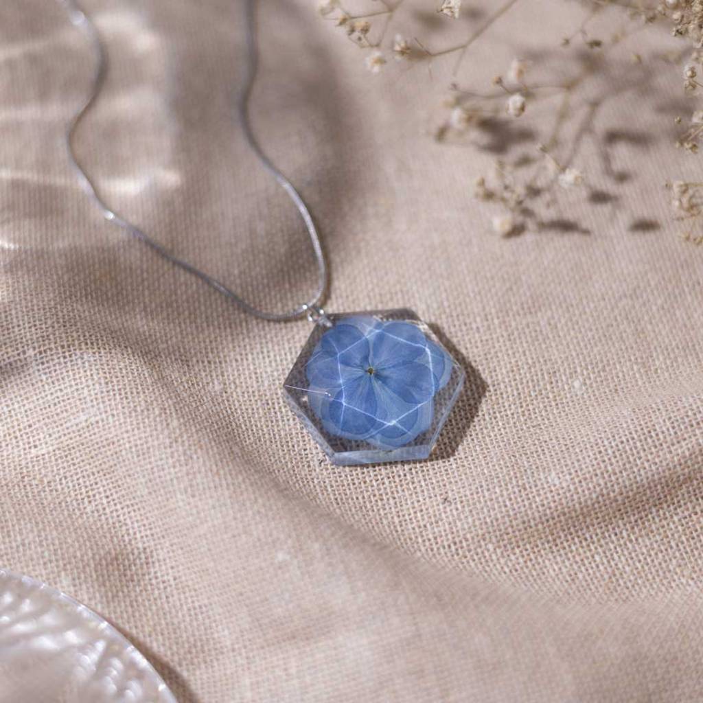 Marina Quartz Necklace : MarinaQuartzNecklace