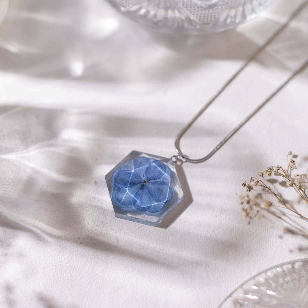 Marina Quartz Necklace : MarinaQuartzNecklace