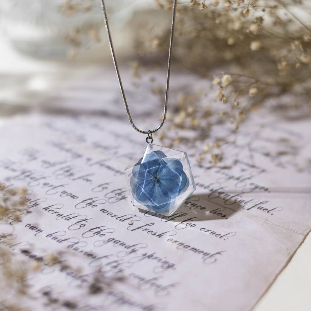 Marina Quartz Necklace : MarinaQuartzNecklace