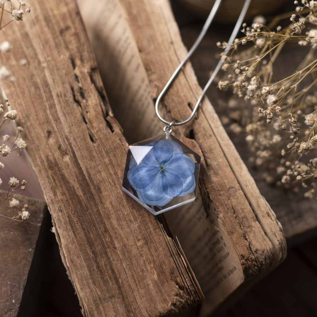 Marina Quartz Necklace : MarinaQuartzNecklace