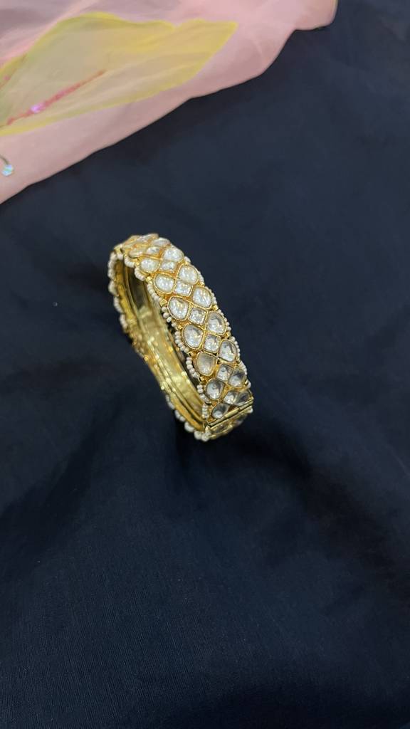 Gold Tone Kundan Bangle (Size 2/4) : J00307190