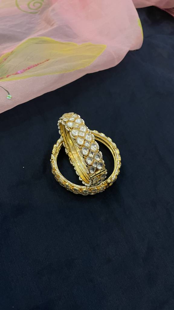 Gold Tone Kundan Bangle (Size 2/4) : J00307190