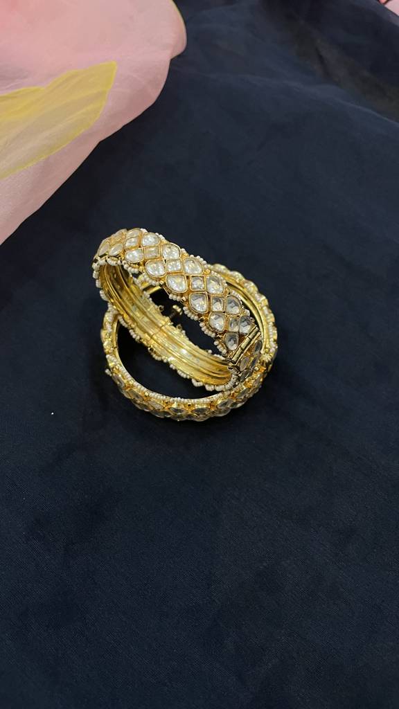 Gold Tone Kundan Bangle (Size 2/4) : J00307190