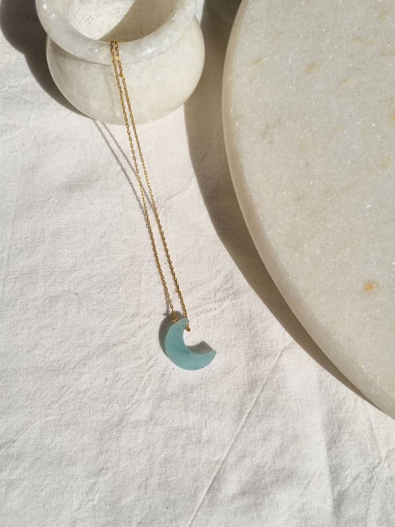 Aquamarine Luna Moon Pendant With 18Kt Gold Plated On Brass Chain : NO-Q-6387-16C