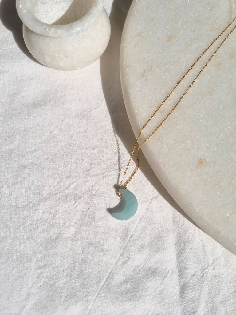 Aquamarine Luna Moon Pendant With 18Kt Gold Plated On Brass Chain : NO-Q-6387-16C