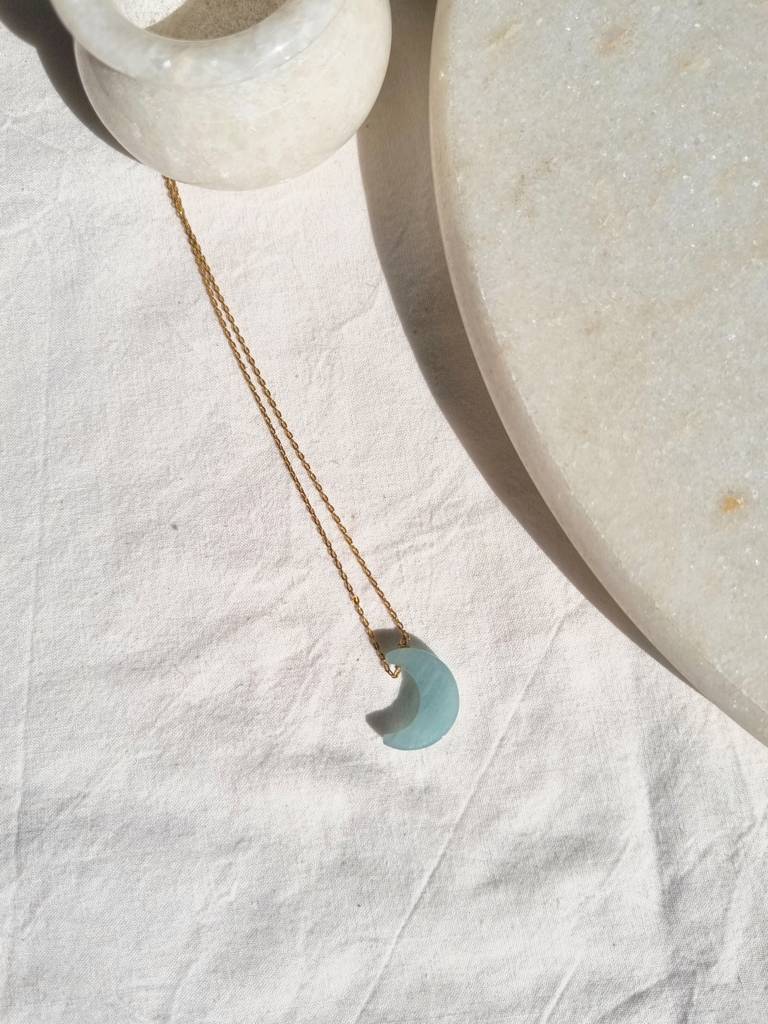 Aquamarine Luna Moon Pendant With 18Kt Gold Plated On Brass Chain : NO-Q-6387-16C