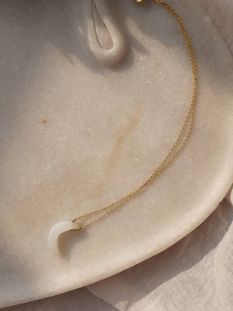 White Moonstone Luna Pendant With 18Kt Gold Plated On Brass Chain : NO-K-6296-16