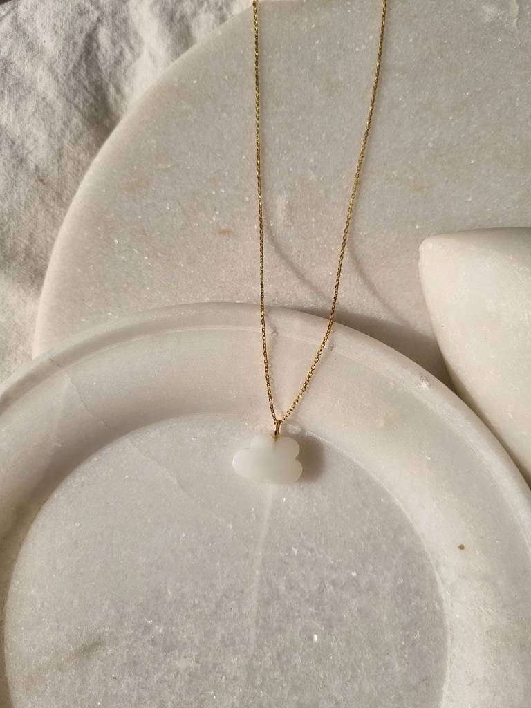 White Moonstone Cloud Pendant With 18Kt Gold Plated On Brass Chain : NO-K-6823-16