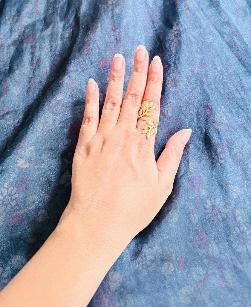 Gold Tone Adjustable Floral Ring : J00349588