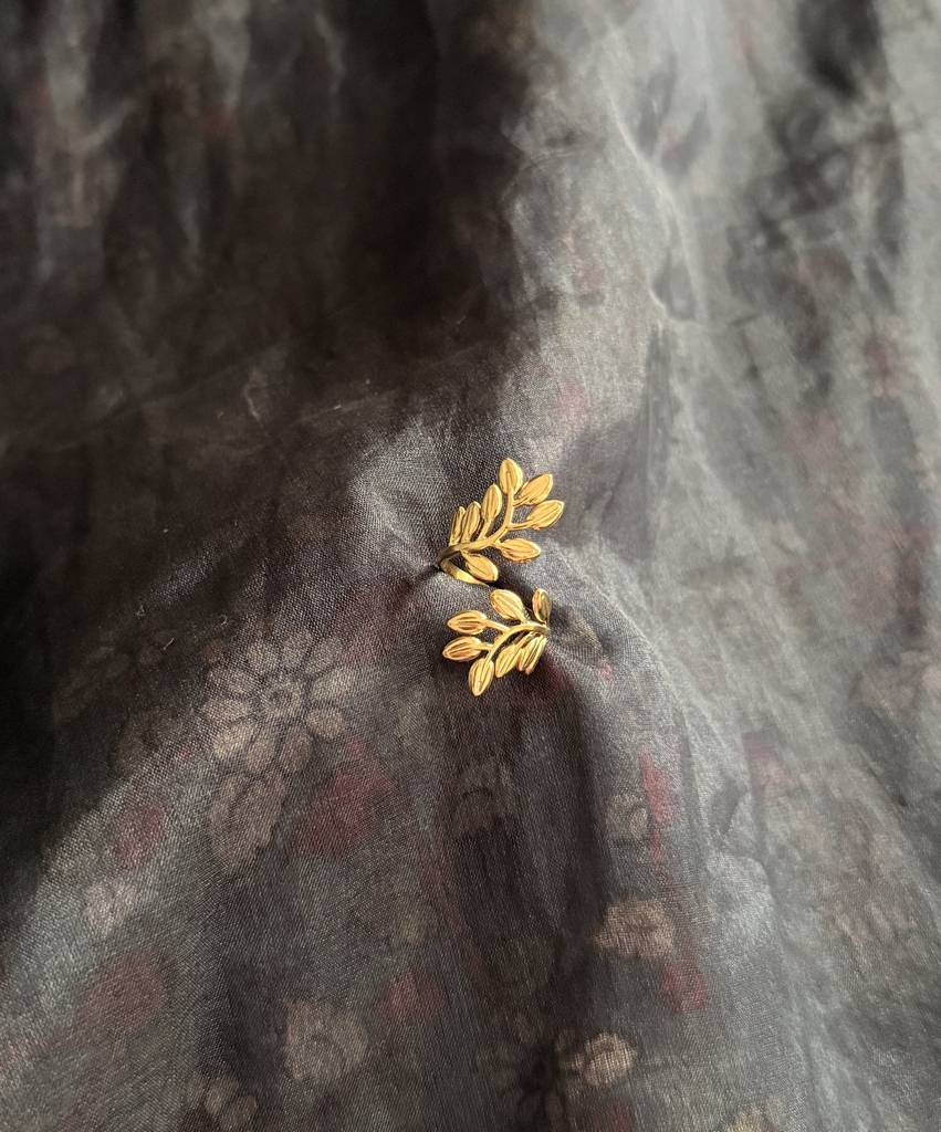 Gold Tone Adjustable Floral Ring : J00349588