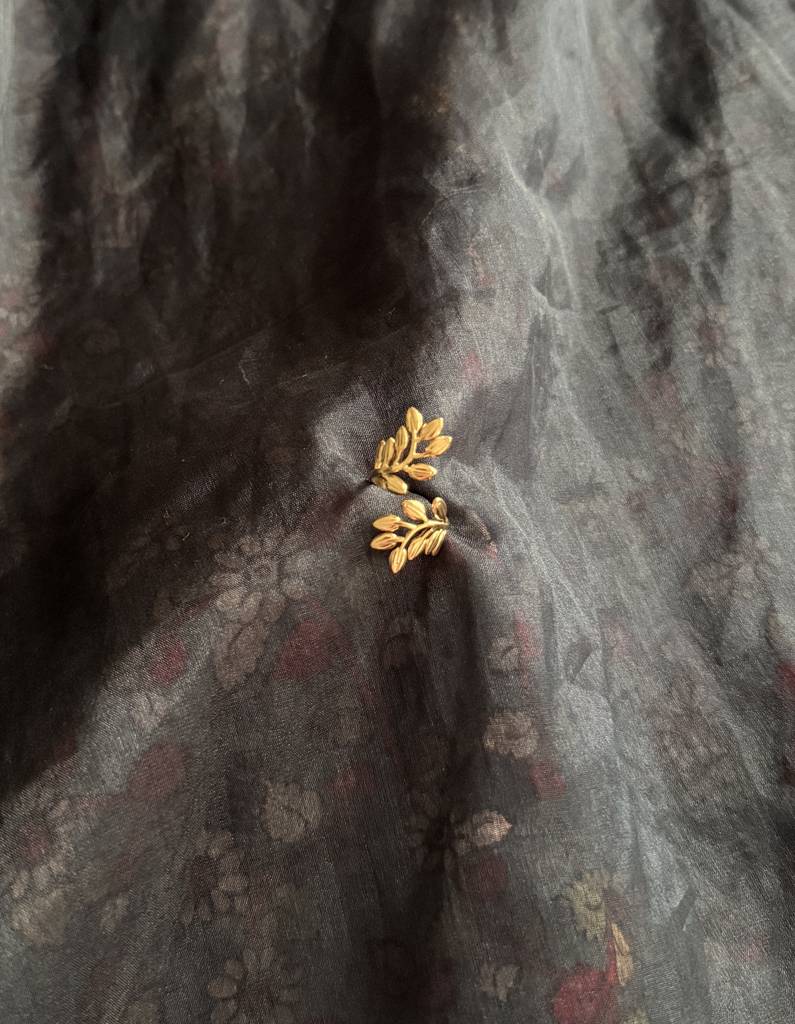 Gold Tone Adjustable Floral Ring : J00349588