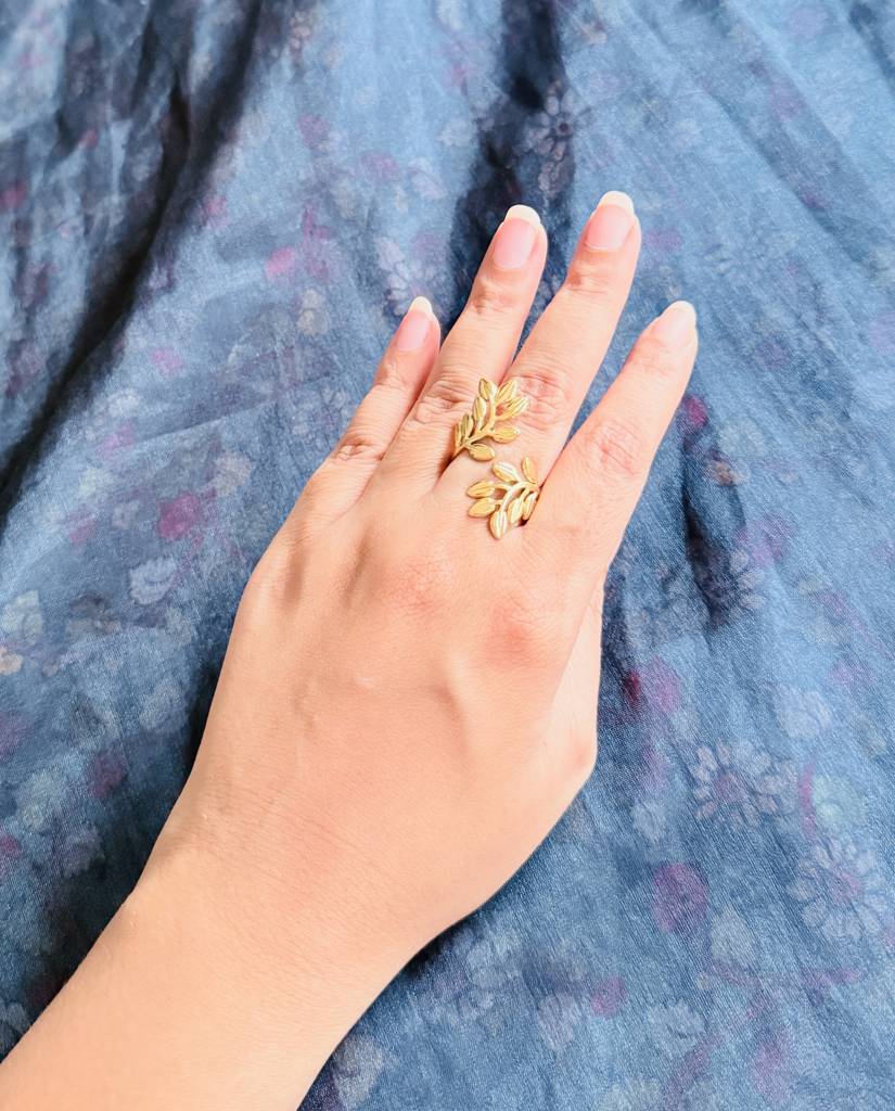 Gold Tone Adjustable Floral Ring : J00349588