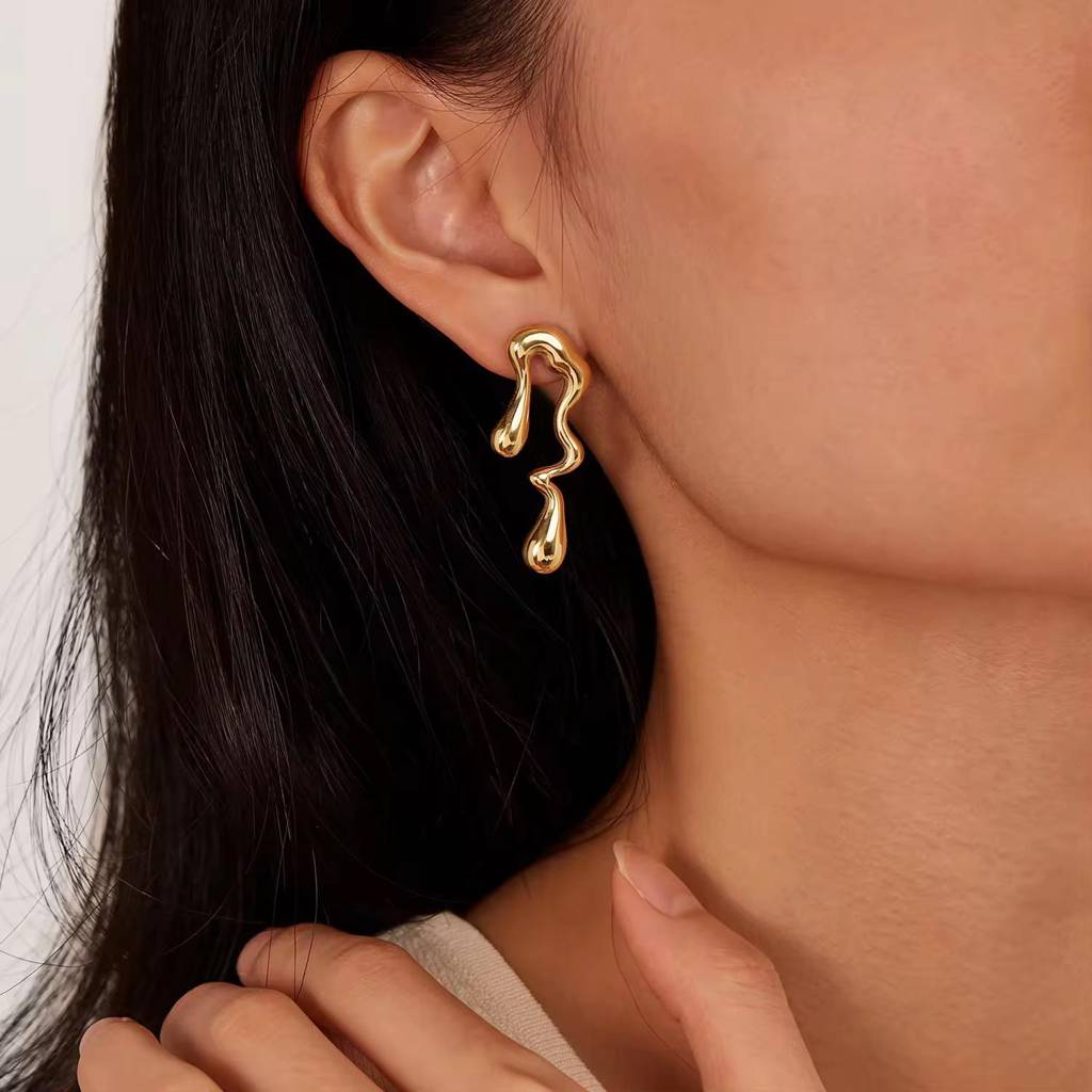 Gold Tone Earrings : J00349602
