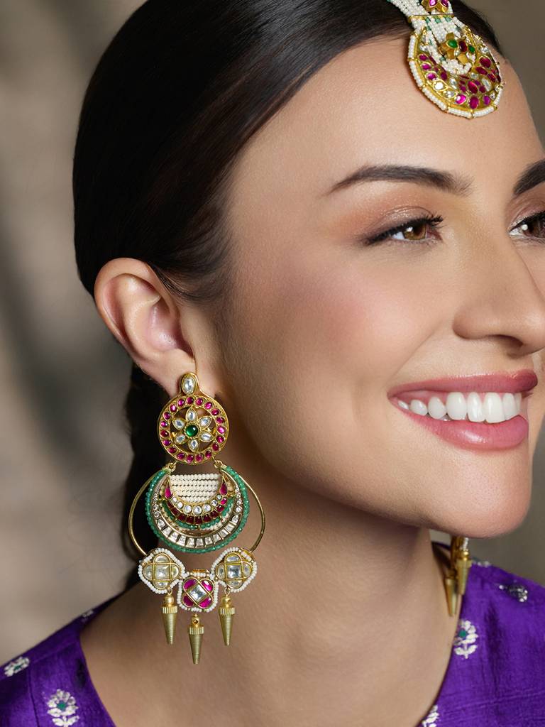 Zewar-E-Shaahi Chandbalis
Earrings : JBRAUG2821