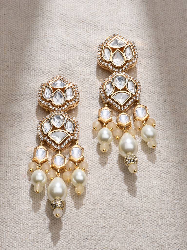 Gleamful Golden Dangler Earrings : JBRMR24ER12