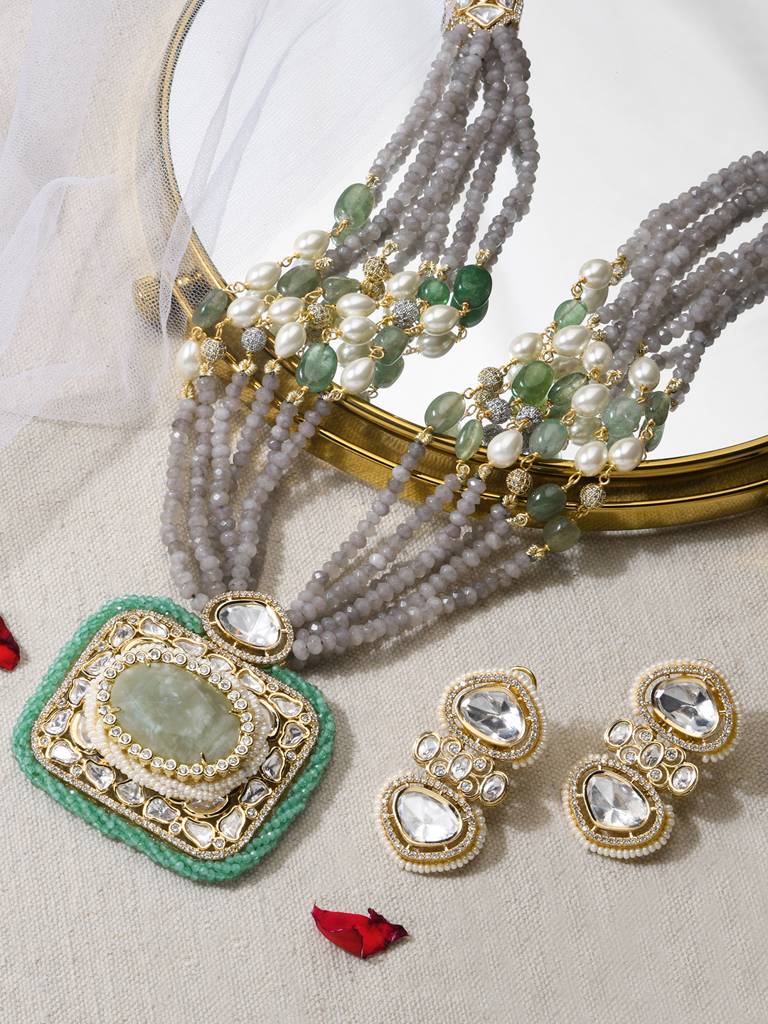 Enigmatic Necklace With Earrings : JBRMR24NKS62