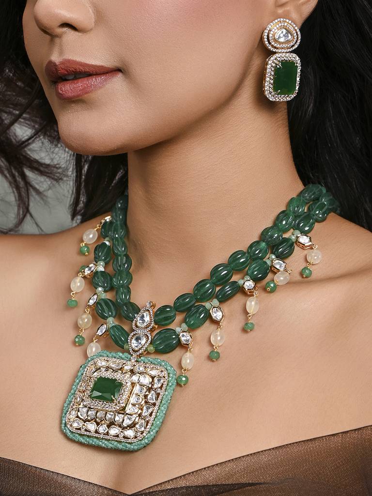 Twinkling Necklace With Earrings : JBRMR24NKS64