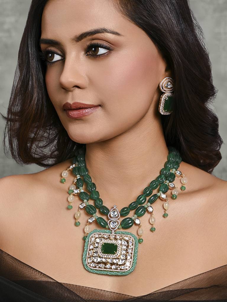Twinkling Necklace With Earrings : JBRMR24NKS64