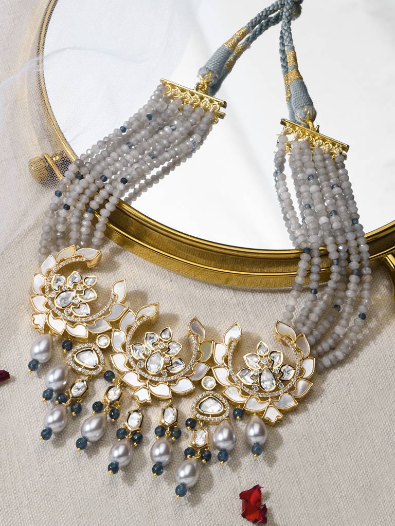 Grandiose Grey Choker With Earrings : JBRMR24NKS75