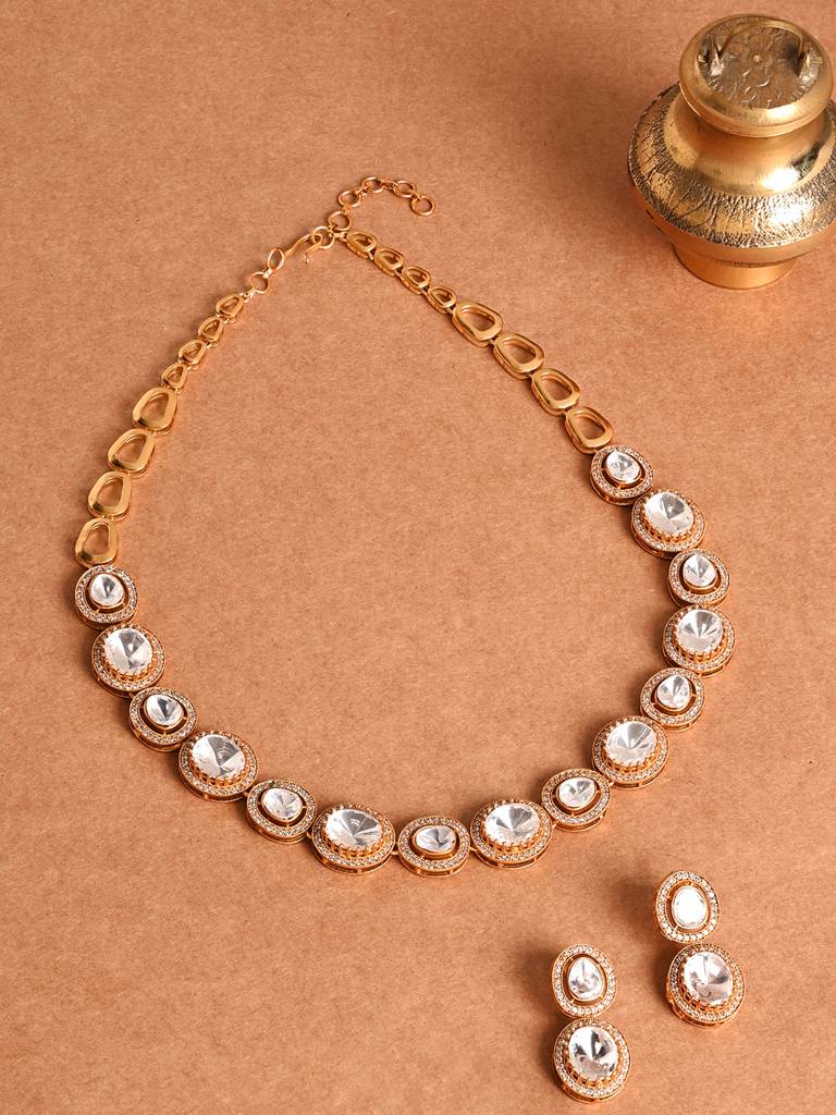 Glimmer Necklace With Earrings : JBRMR24NKS84