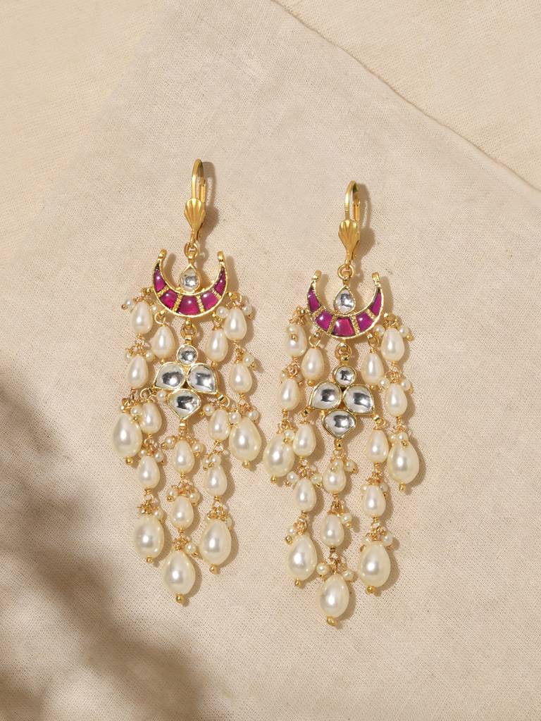 Elegant White Dangler Earrings : JBRPRMYER40