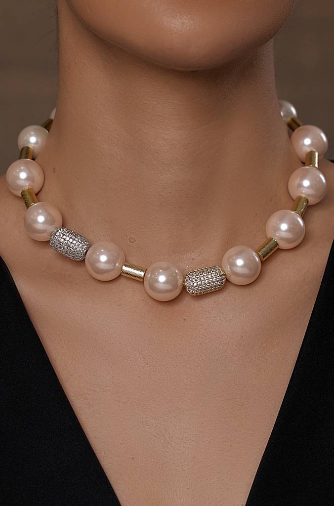 Delicate Blush Pearl Loop Necklace : JBRSSNK160