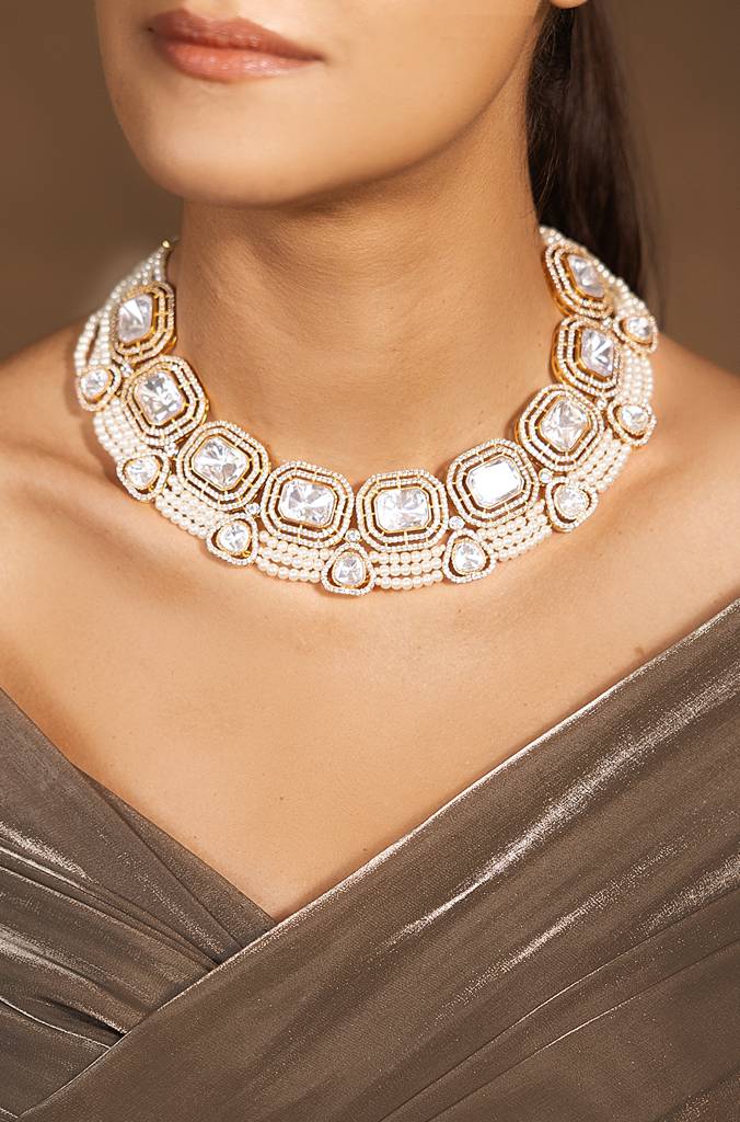Luxe Golden-White Choker Necklace : JBRSSNK178
