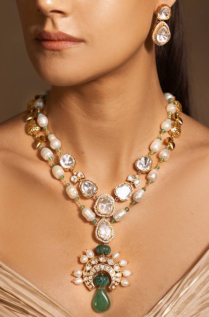 Stylish Green-White-Golden Necklace Set : JBRSSNK19