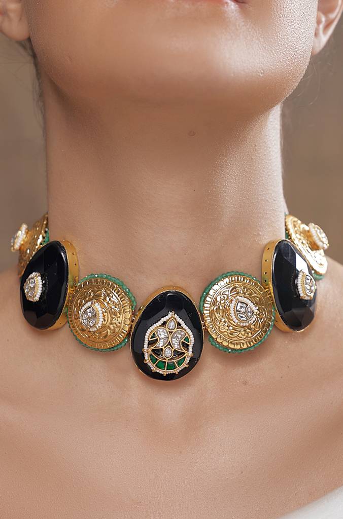 Black Stone Gold Embellished Choker : JBRSSNK310