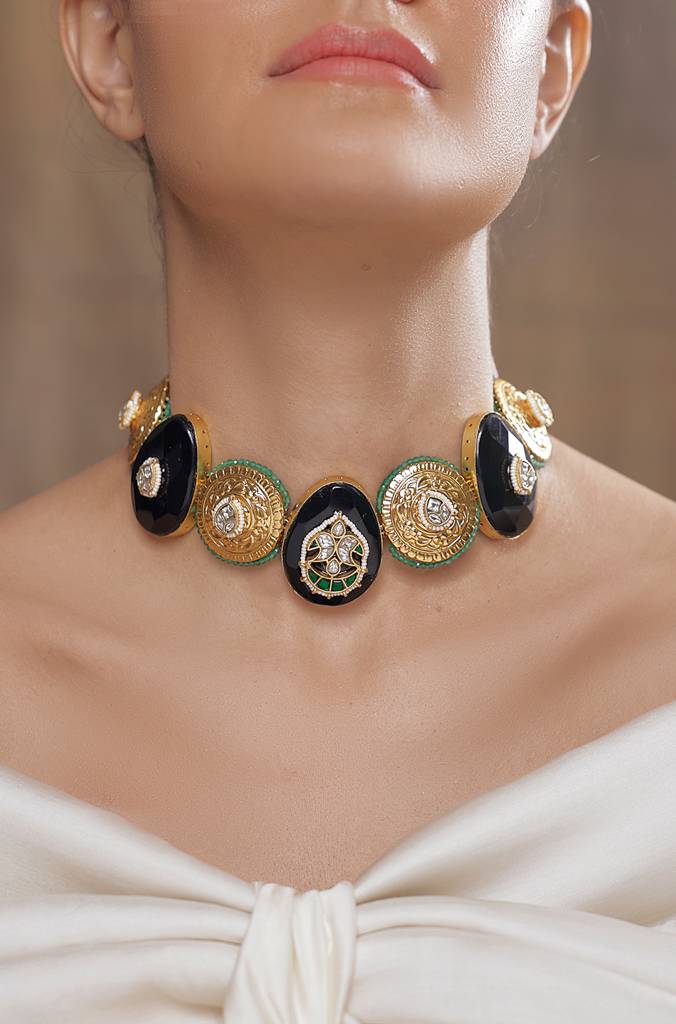 Black Stone Gold Embellished Choker : JBRSSNK310