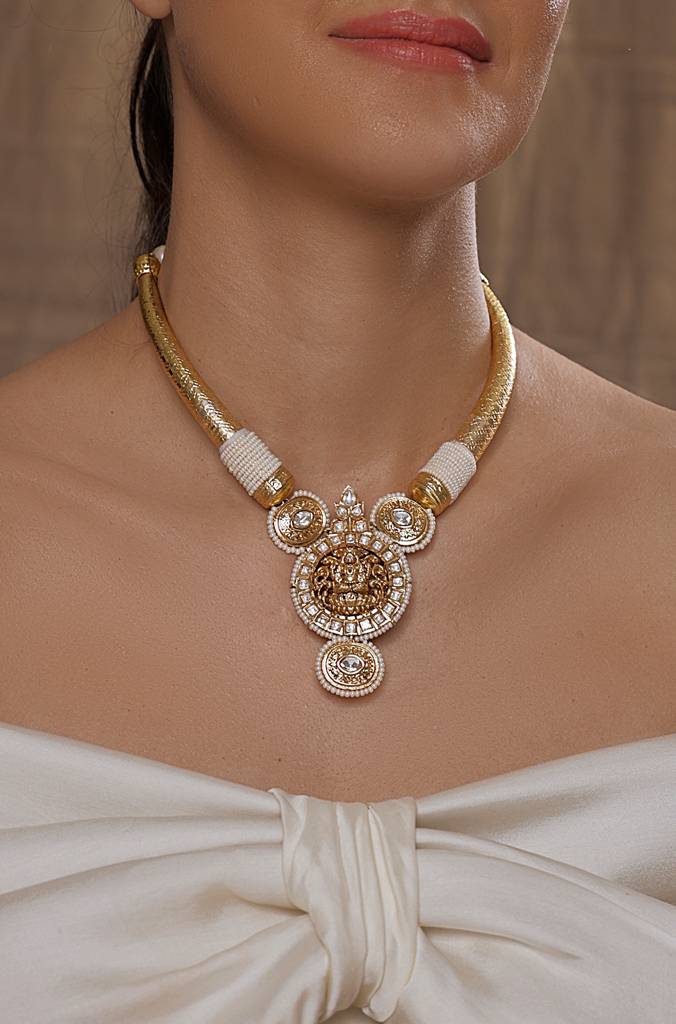 Golden Bespoke Stiff Necklace : JBRSSNK326