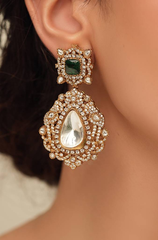 Gilded Gleam Drops Earring : JBRTJSER86