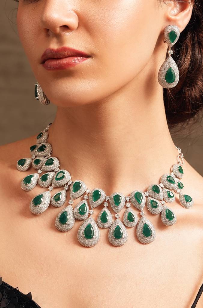 Emerald Tear Drop Diamond Necklace Set : JBRTJSNKS15