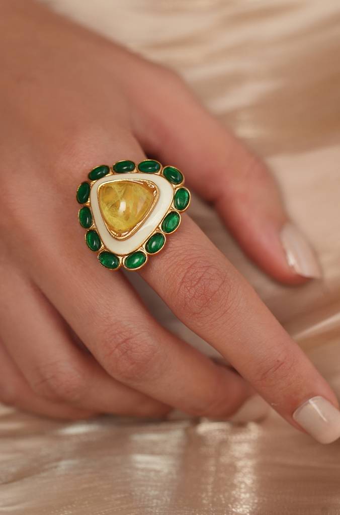 Sunlit Verdure Triangle Ring : JBRTJSRG157