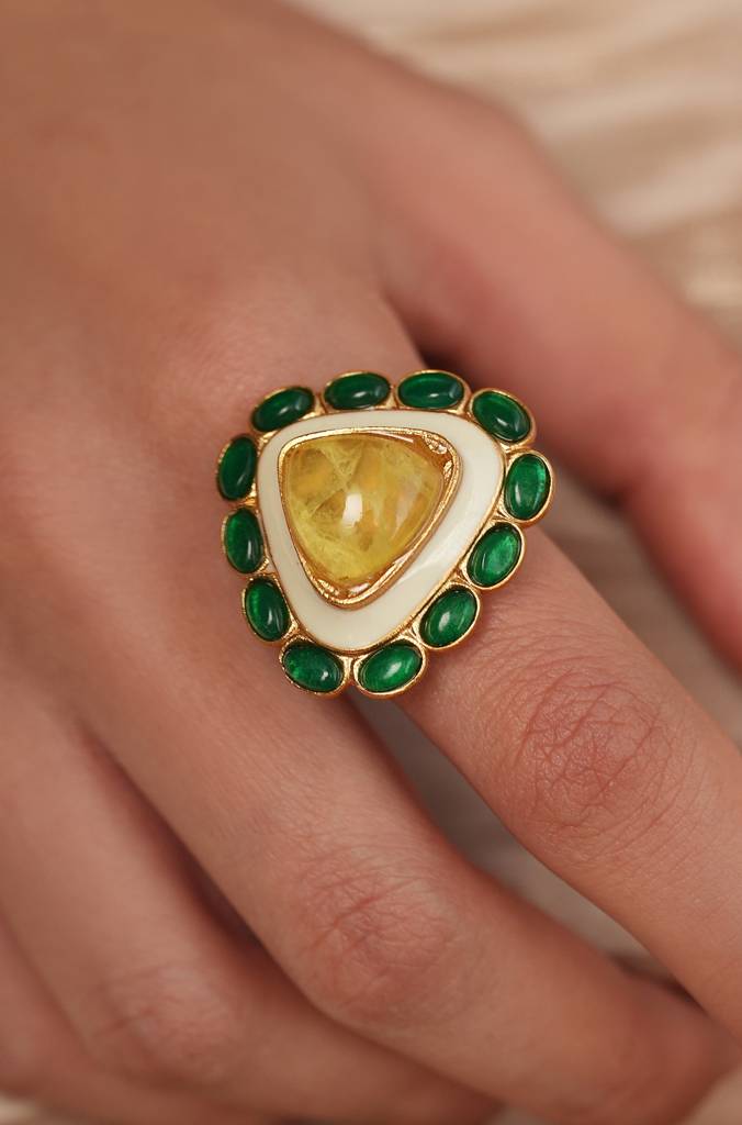 Sunlit Verdure Triangle Ring : JBRTJSRG157