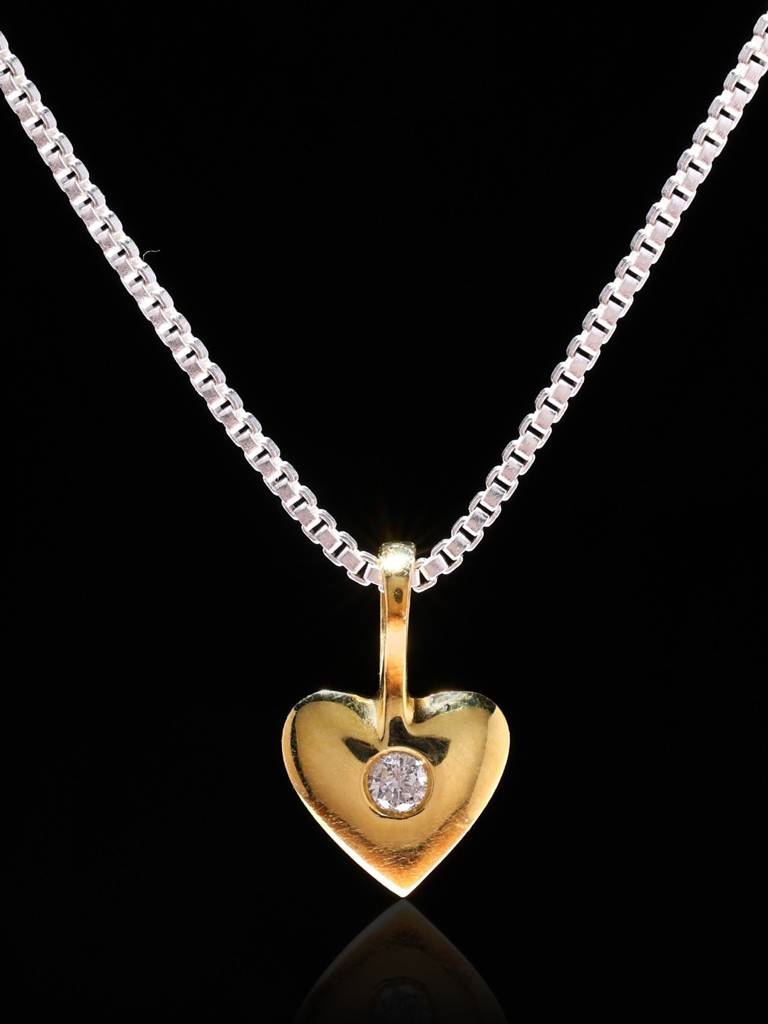 Heart Shape Pendant 18 K Gold Finely Crafted Small Valentine Pendant With Diamond : JQB64