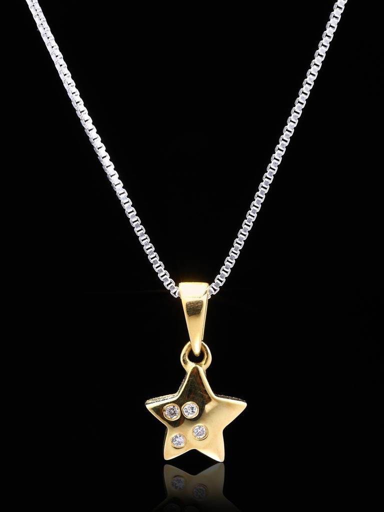18K Gold Star Shape Pendant With Diamonds : JQC64