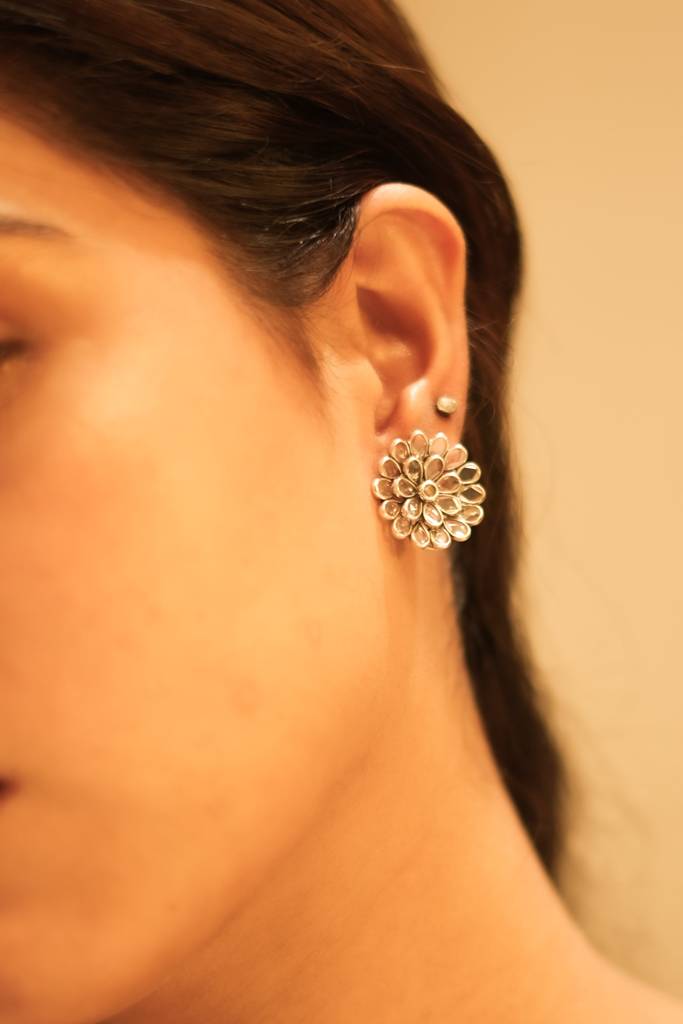 Lustre Flower Twinkling Stud Earrings : KER275