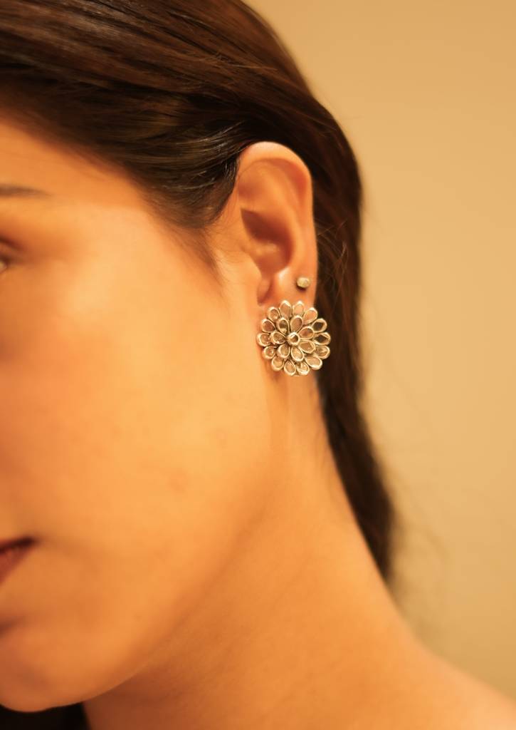 Lustre Flower Twinkling Stud Earrings : KER275