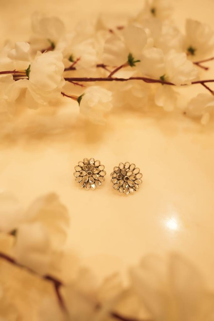 Lustre Flower Twinkling Stud Earrings : KER275